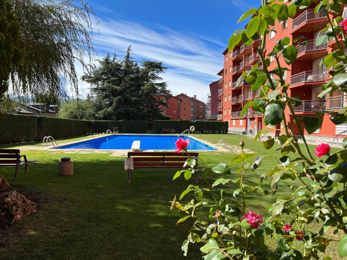Piso Puigcerda Vistas Y Piscina Apartment Ngoại thất bức ảnh