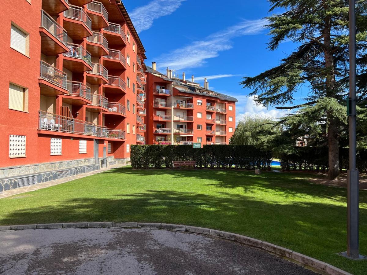 Piso Puigcerda Vistas Y Piscina Apartment Ngoại thất bức ảnh